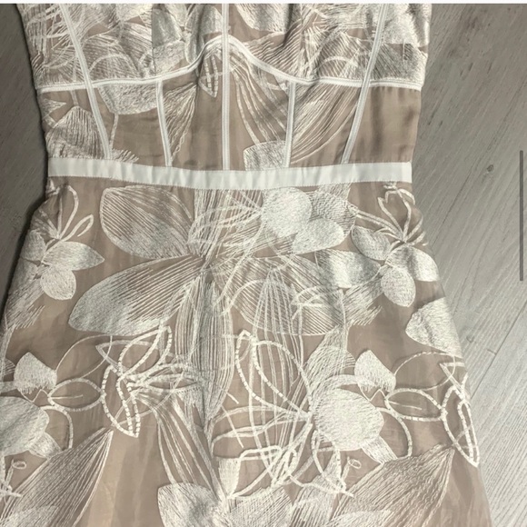 Reiss Ines Embroidered Dress. - Picture 5 of 10